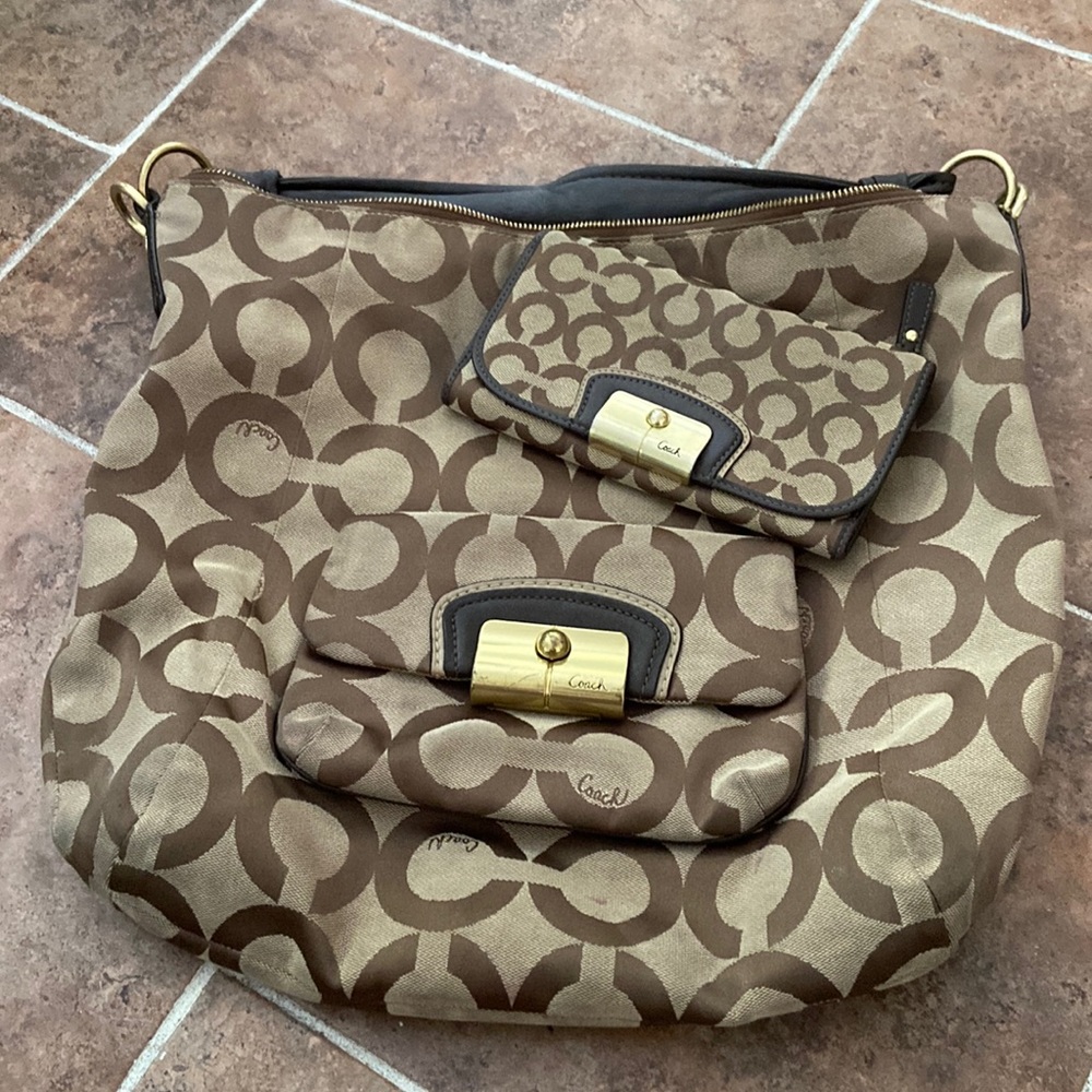 Brown coach purse & wallet